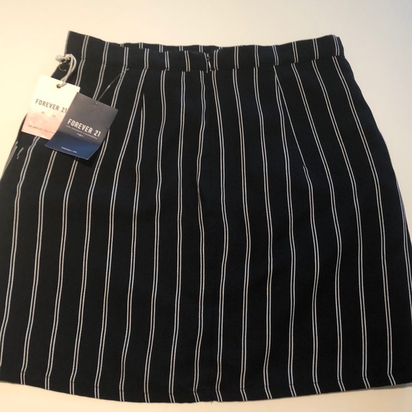 NWT Striped Skirt with Pockets - Picture 3 of 3